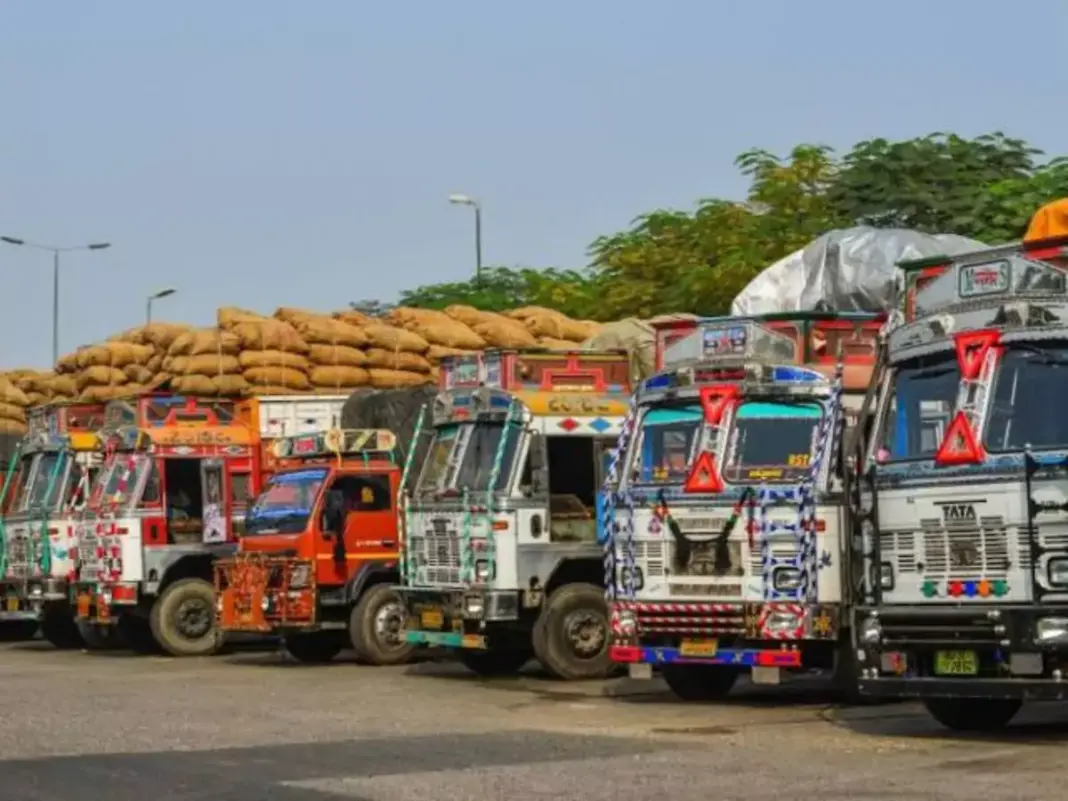 Pune Enforces Temp Ban on Heavy Vehicles at Gangadham Chowk