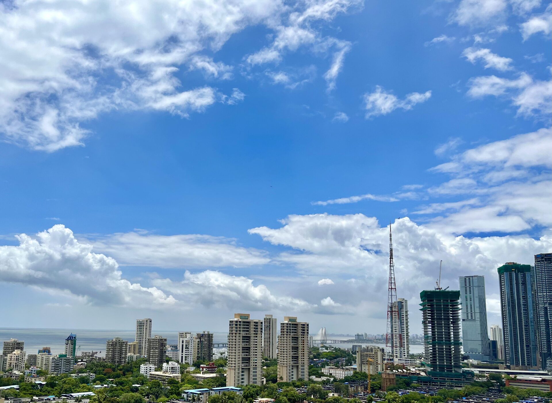 Mumbai Weather Update Clear Skies and Favorable AQI Forecast