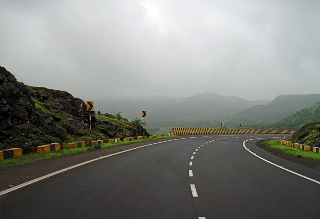 Maharashtra to Act on Highway Traffic Woes