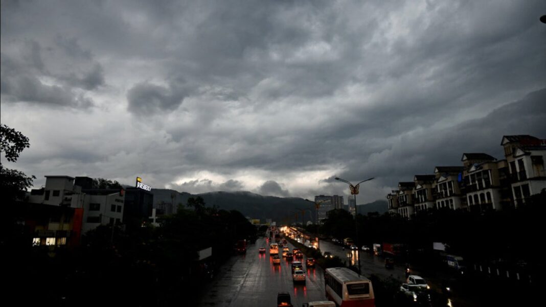 Mumbai Braces for Heavy Rains Amidst Yellow Alert