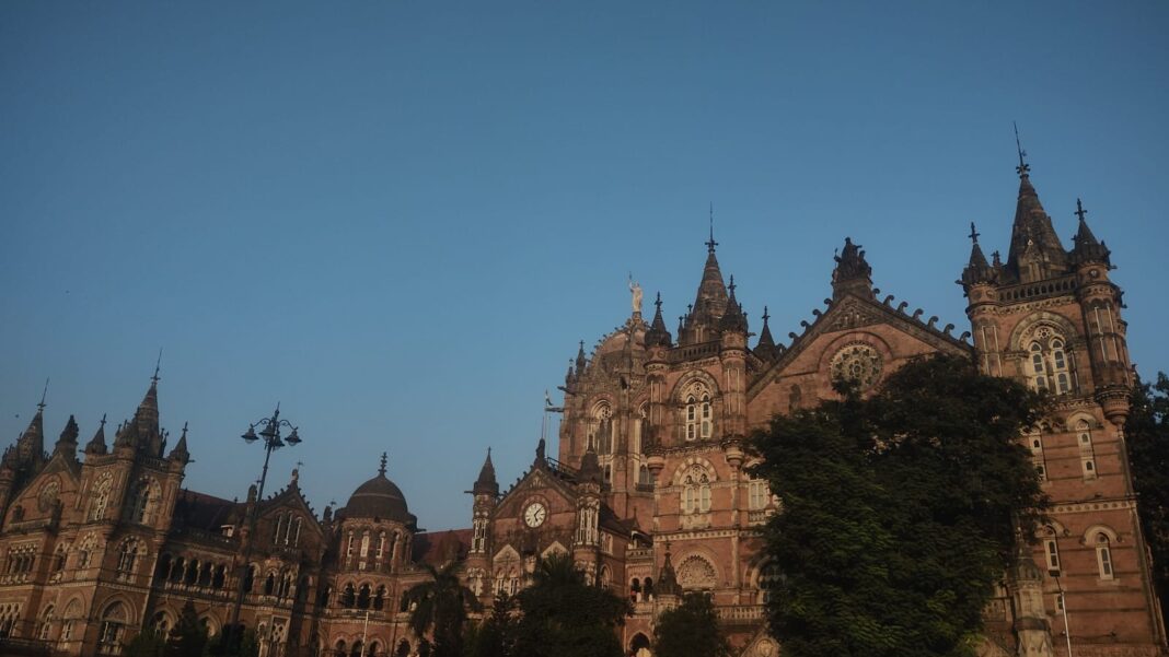 Today’s Mumbai Weather Rain and Warm Temperatures