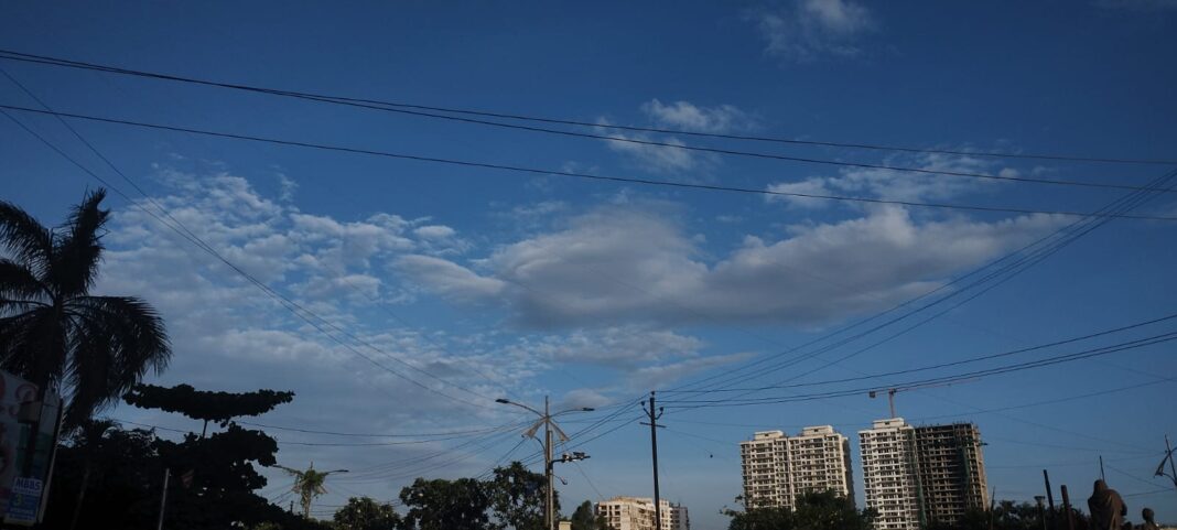 Today's Mumbai Weather Mild Heat and Rain Expected
