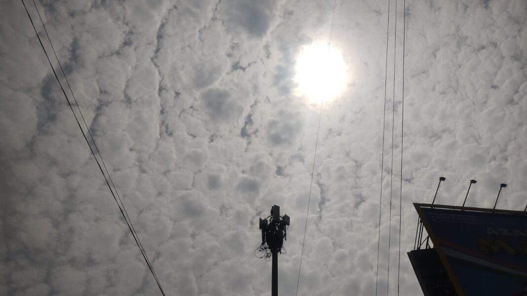 Mumbai Braces for Warm, Humid Day