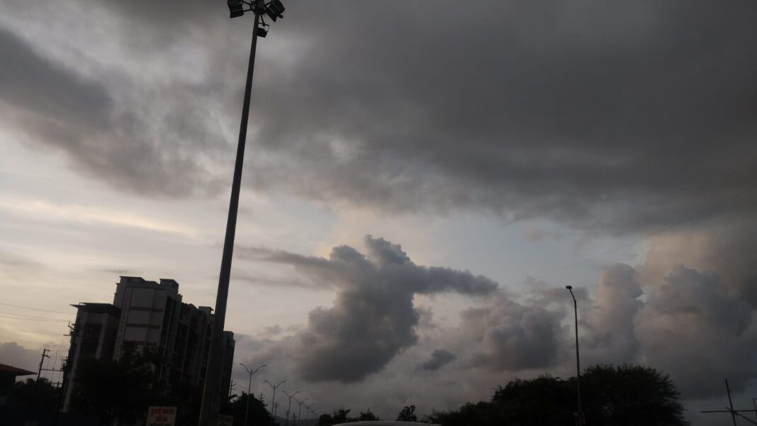 Mumbai Weather Update Rainy and Warm Today