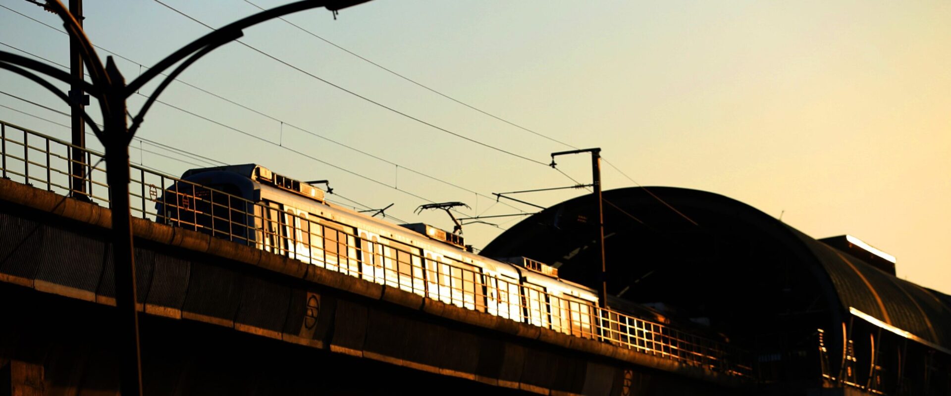 Choose Metro for a Greener Fest: Delhi Metro Advocates Sustainable Travel to Combat Congestion and Pollution!