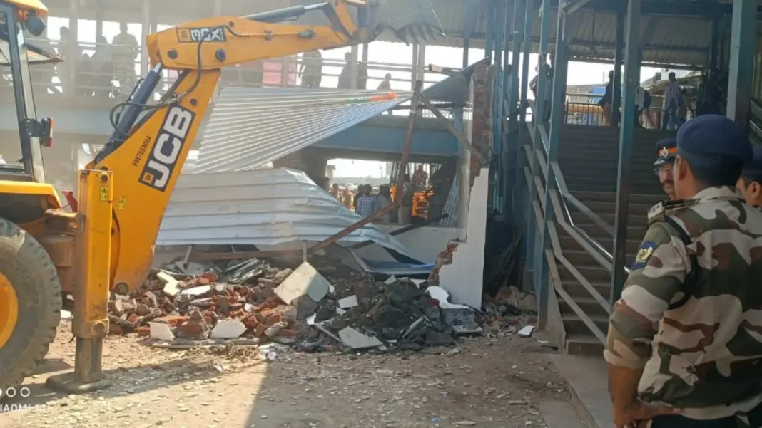 Bandra East: 45 Illegal Encroachments Cleared in Massive Joint Demolition Drive
