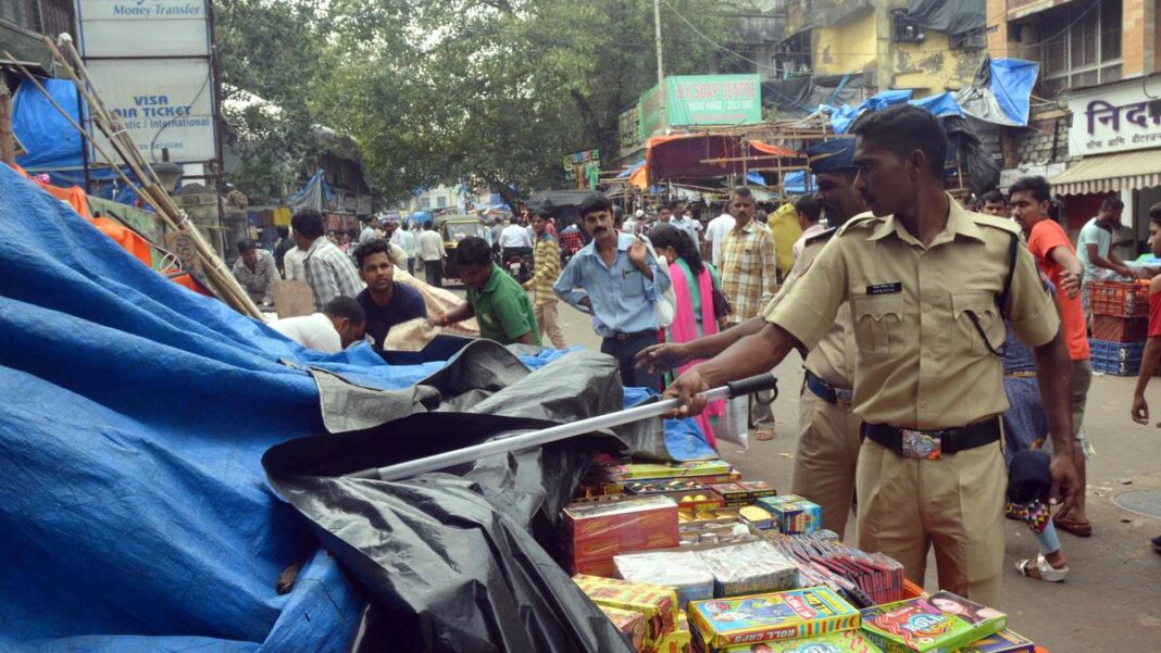 Mumbai Streets Remain Overrun by Illegal Hawkers, Despite High Court Orders