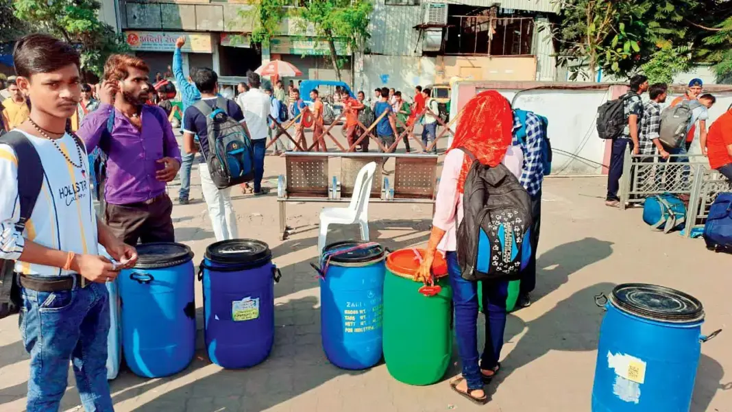 Western Railway Cracks Down on Oversized Luggage, Seizes 50+ Plastic Drums