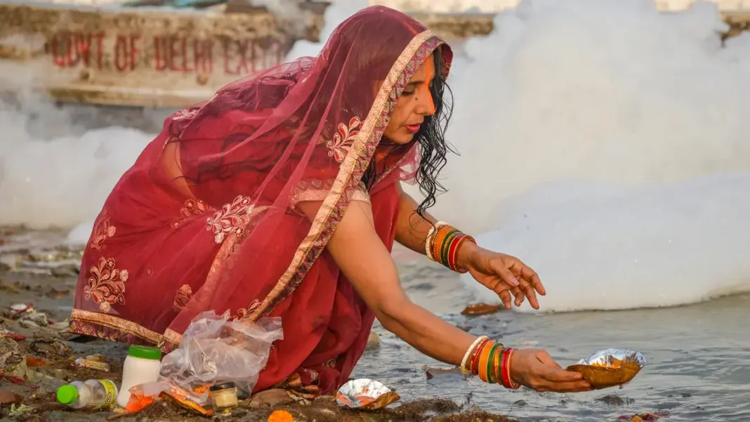 Delhi Court Highlights Yamuna Pollution, Restricts Chhath Puja Rituals