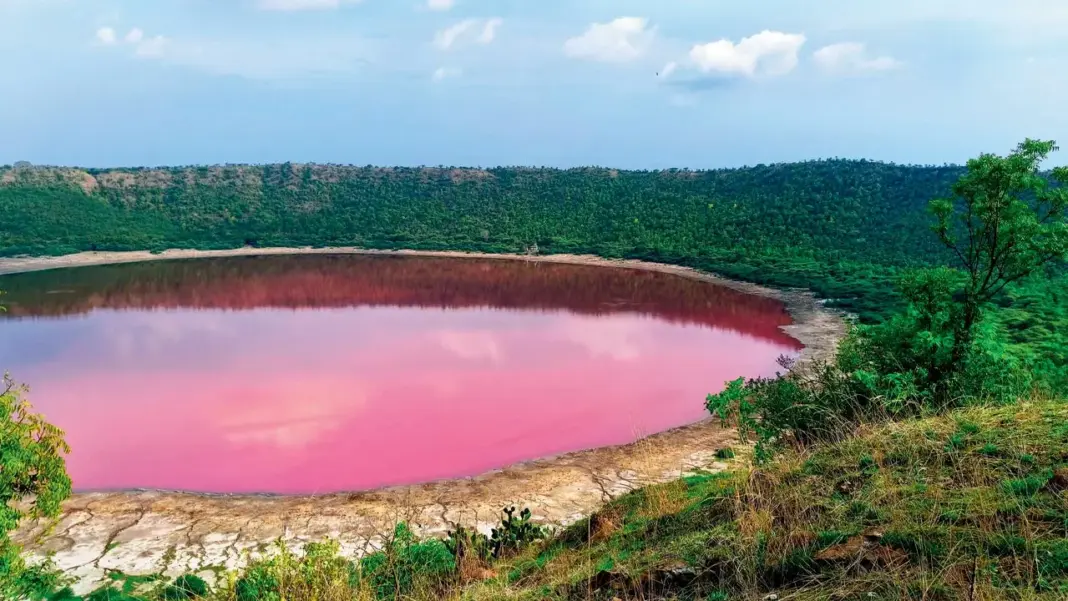 Maharashtra Moves to Secure UNESCO Status for Lonar Lake