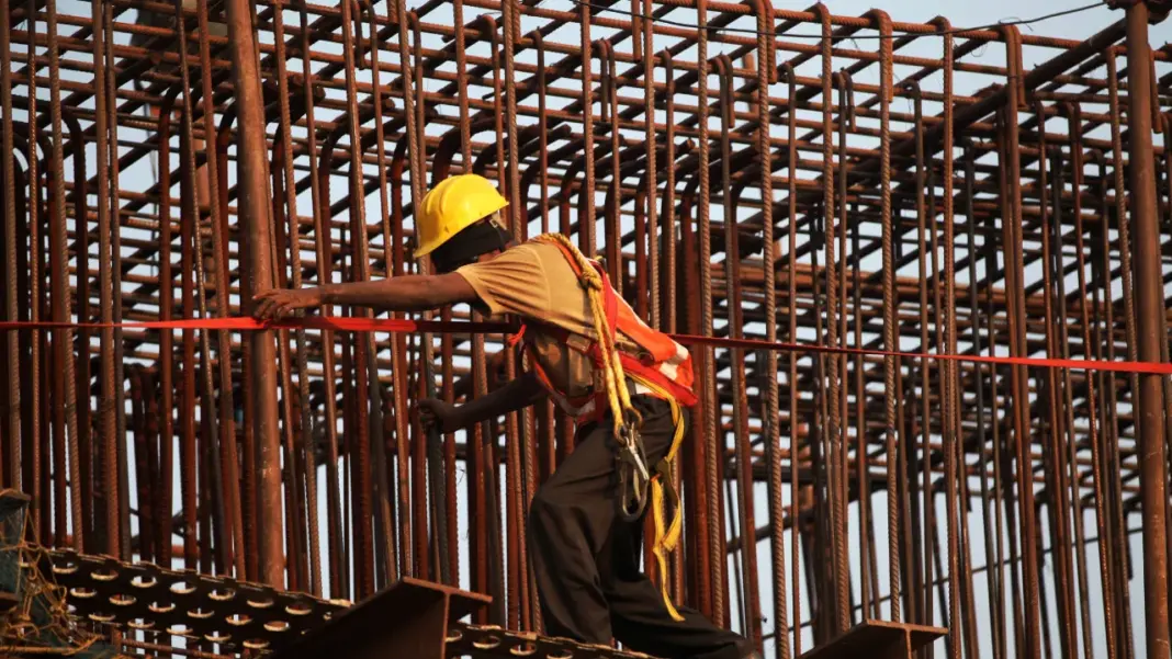 MCD Resumes Key Development Projects as GRAP Curbs Are Relaxed