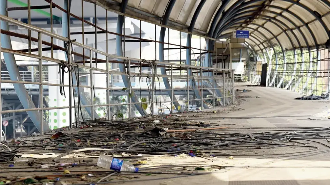 Mumbai’s ₹900 Crore Investment in Pedestrian Safety Now Overrun by Encroachers