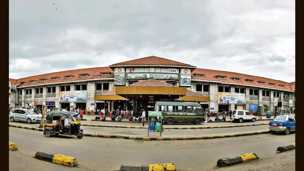 Boundary Walls Turned Into Urination Spots at Pune Railway Station