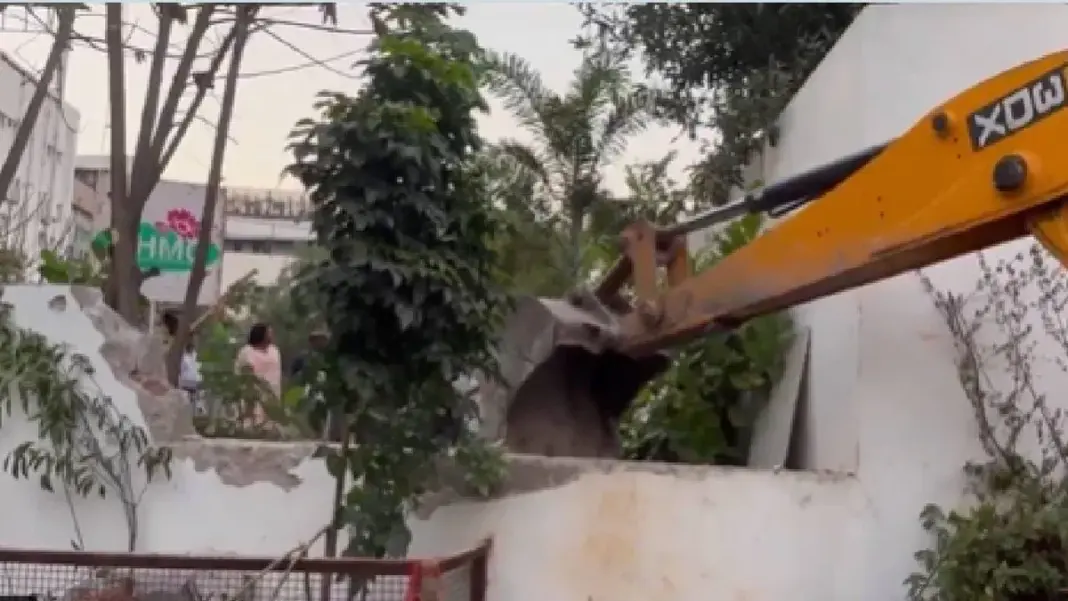 GHMC demolishes unlawful farm in Jubilee Hills park