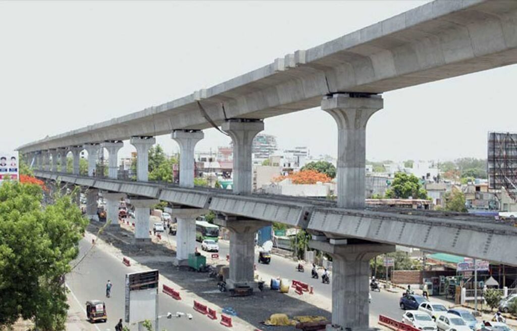 Maharashtra CM Unveils 7 Flyovers, Declares State Infrastructure Leader