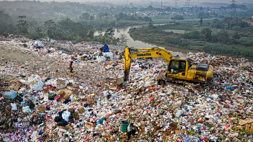 Thane's Garbage Crisis Fires, Illegal Dumping, and Protests Raise Environmental and Health Concerns