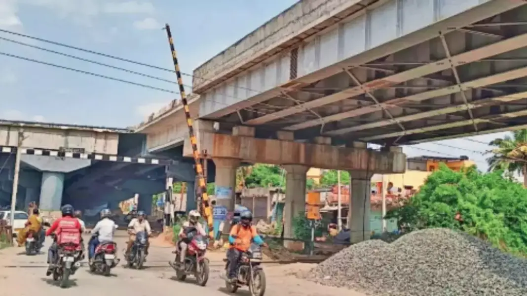 Chennai Pallikaranai road chaos worsens due to stalled project