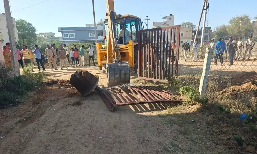 HYDRAA Anti-Encroachment Drive Restores Public Land in Shamshabad