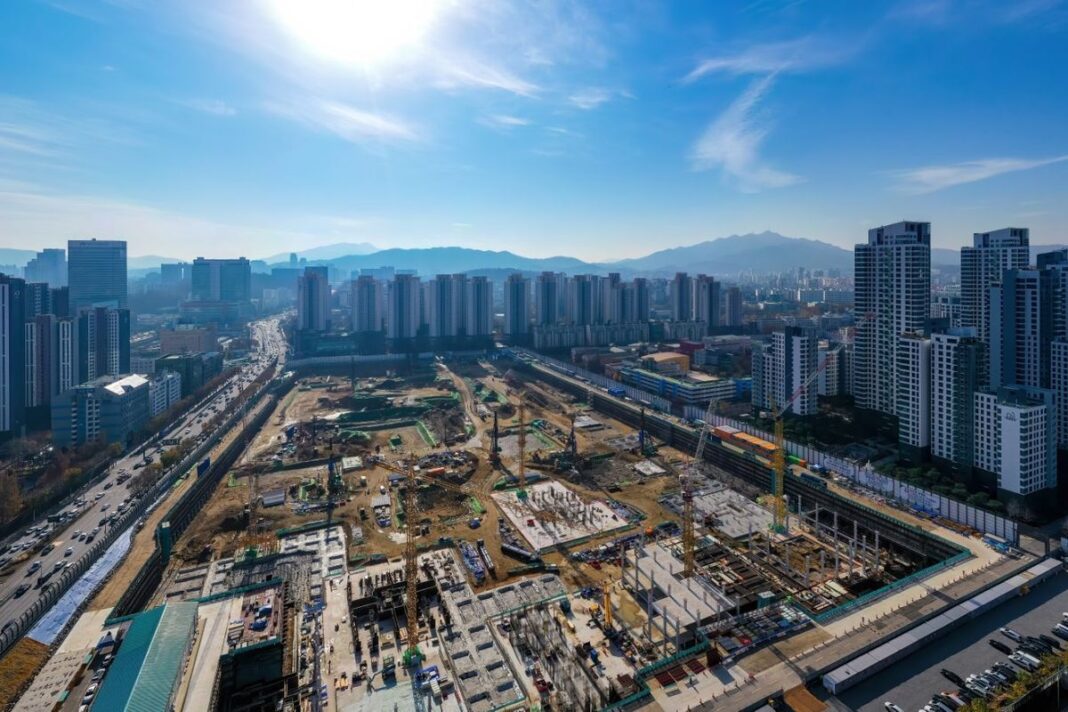 Maharashtra Self-Redevelopment Stagnates as 10,000 Societies Await Approvals