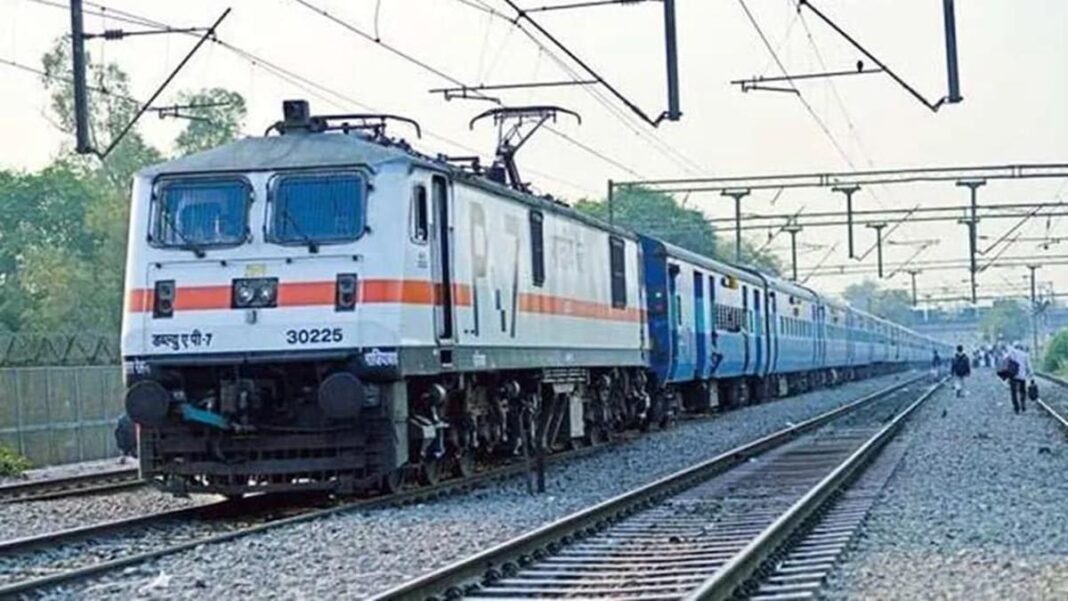 Special Train Departs for Kashi Tamil Sangamam 3.0, Strengthening Cultural Ties