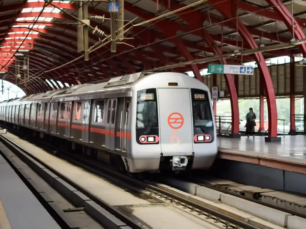 DMRC Alerts Passengers About Red Line Delays