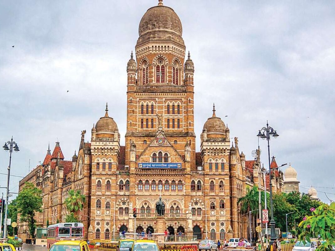 BMC Cracks Down on Open Waste Burning with ₹1000 Fine