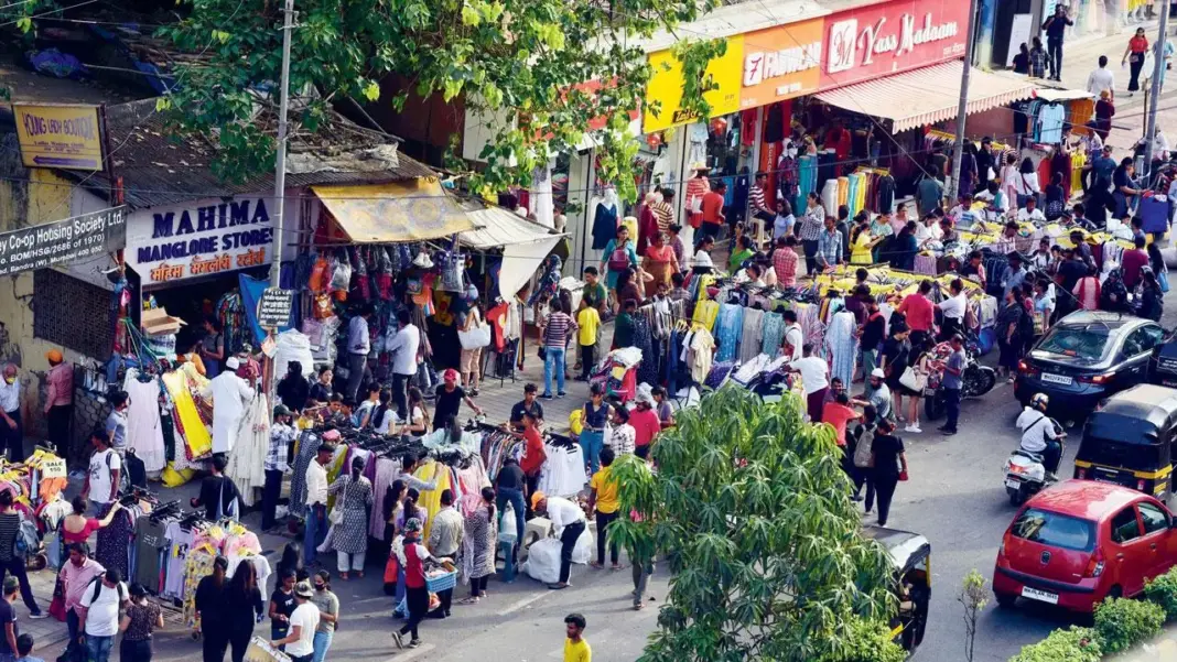 BMC Takes Action Against Hawkers on Footpaths