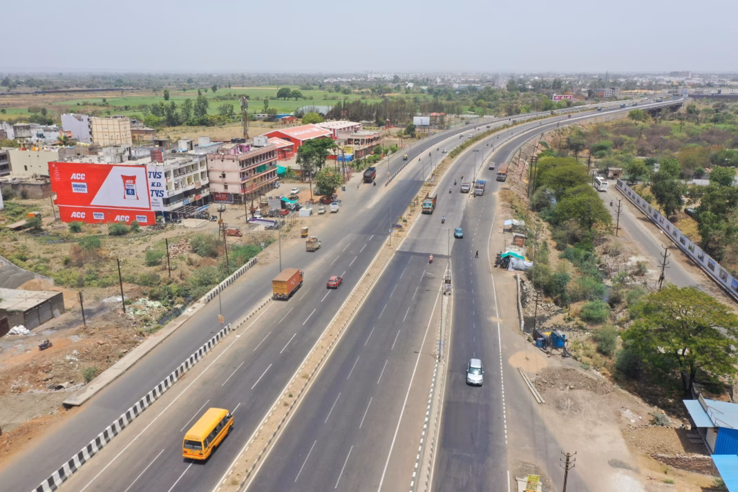 Lucknow-Kanpur Expressway Construction Accelerated with Heavy Vehicle Ban to Ease Congestion