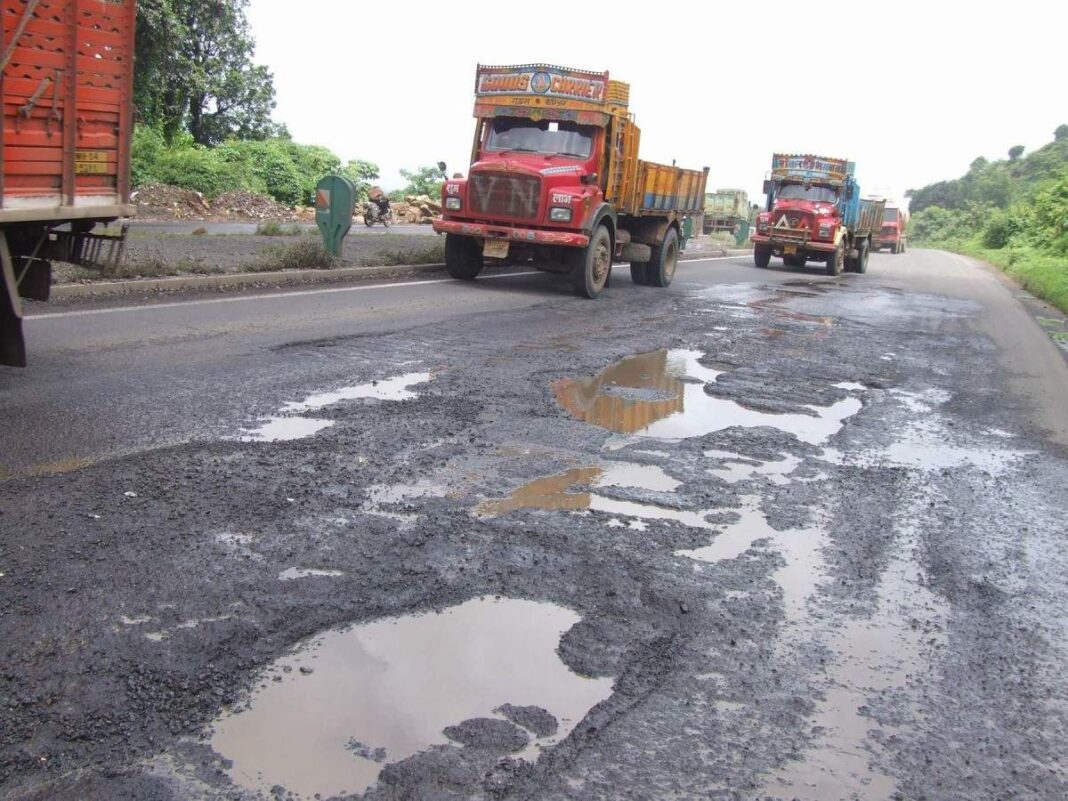 Maharashtra Govt Introduces PCRS 2.0 App to Fix Road Issues