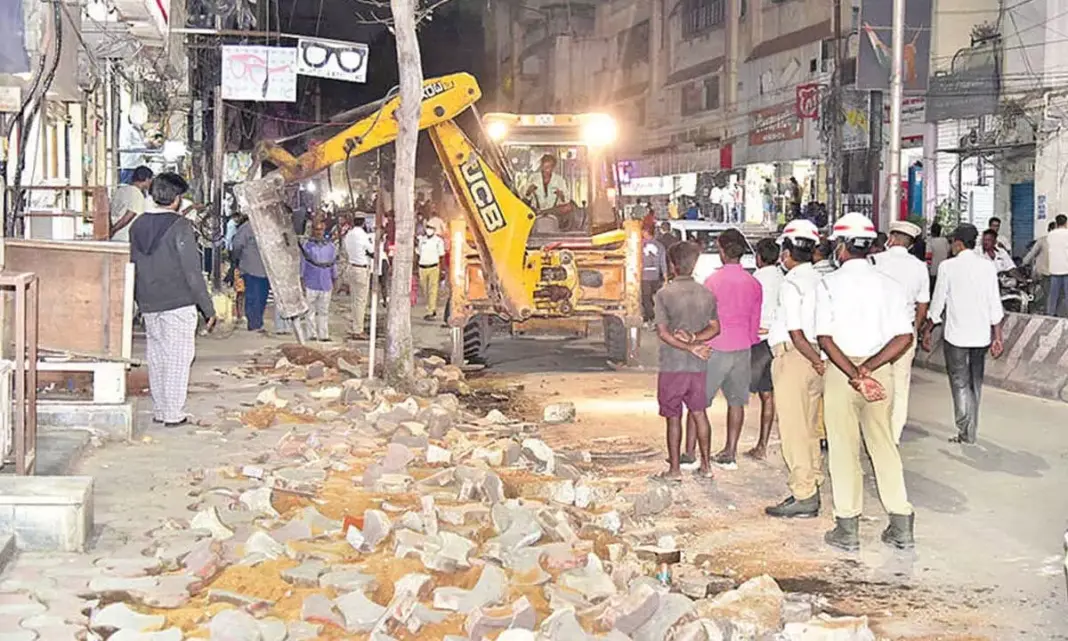 GHMC Clears Encroachments in Kondapur to Reclaim Public Footpaths