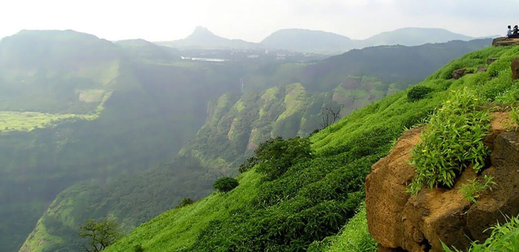 Over 9000 residents fight to preserve Pune green hills from construction