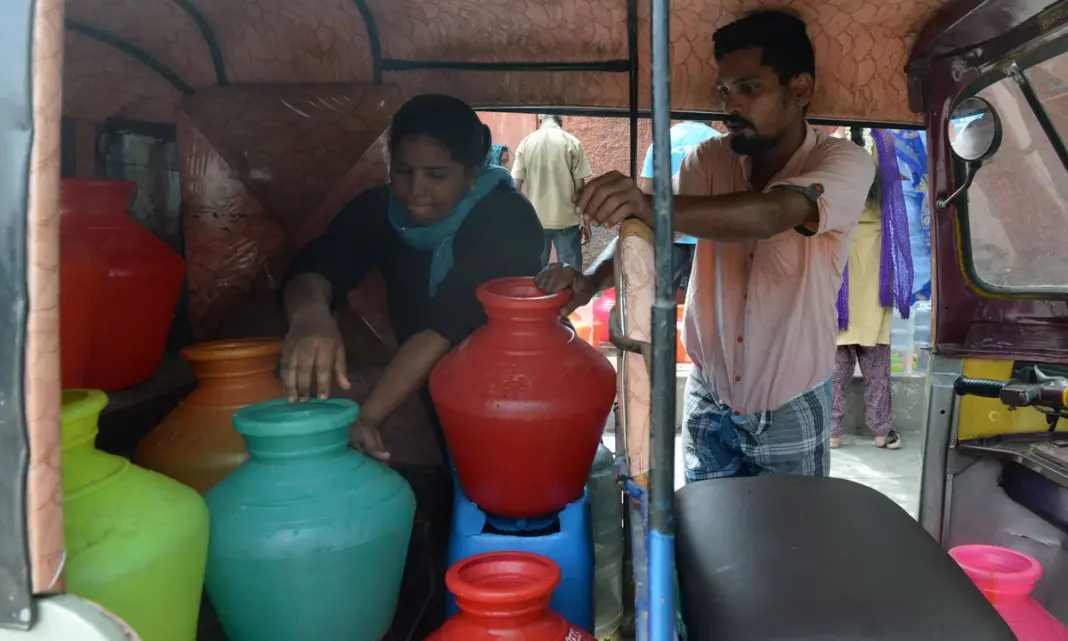 Chennai Workers Battle Heat Without Water or Toilets