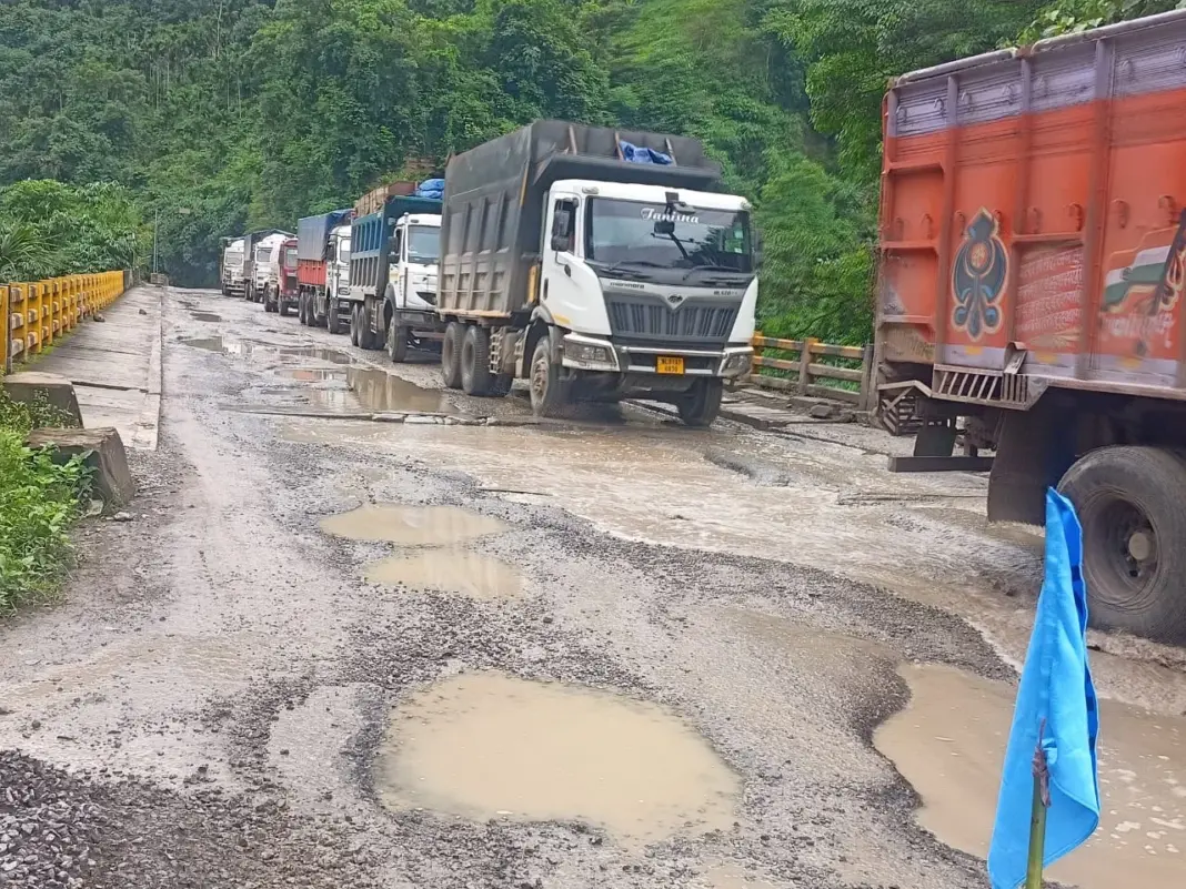 Banjar Residents Demand Urgent Repairs of Highway