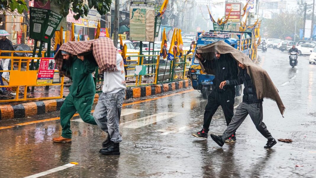 Bengaluru Experiences Dry March, Hopes for April Rain