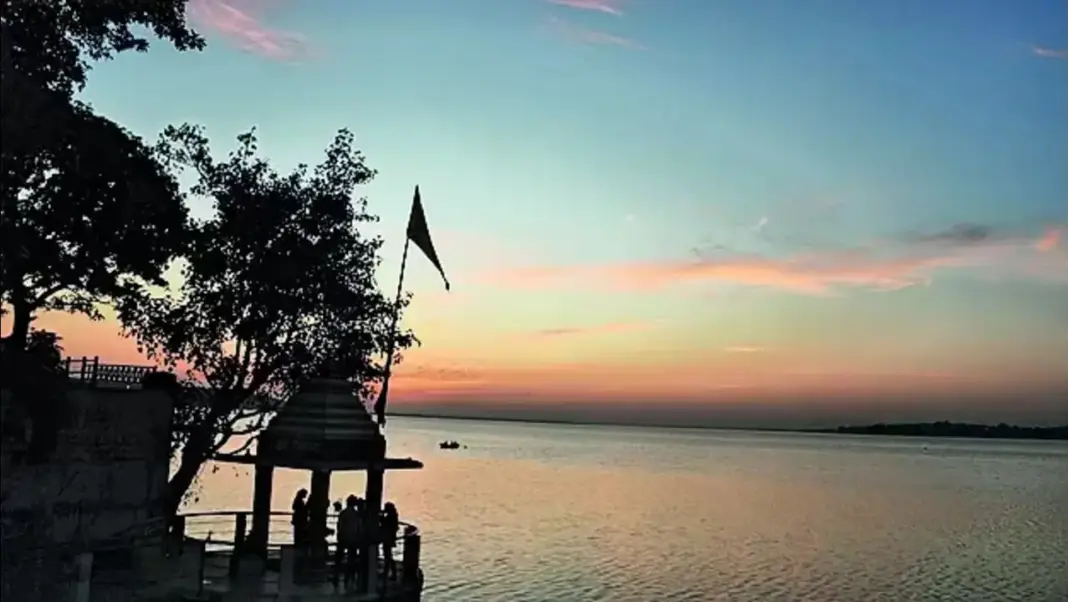 Bhopal Experiences Clear Skies Amidst Cooling Temperatures