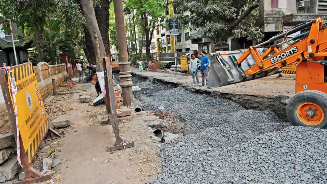 Mumbai Races to Complete Concrete Roads Before Monsoon for Safer Commutes