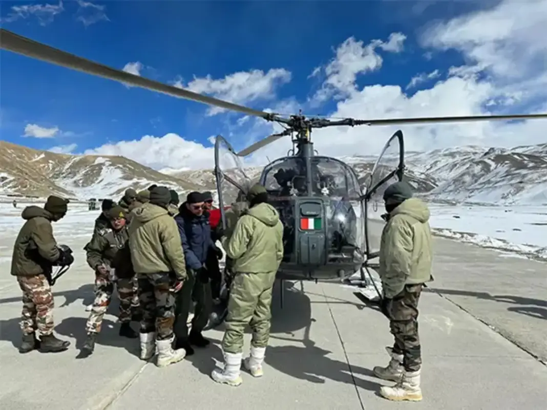 Stranded Tourists Airlifted from Kashmir to Pune