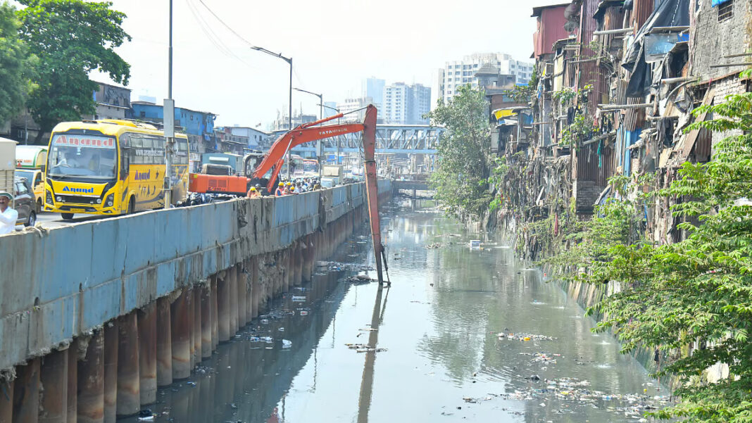 Mumbai Races to Prepare Worli, Dadar, Dharavi for Monsoon Floods
