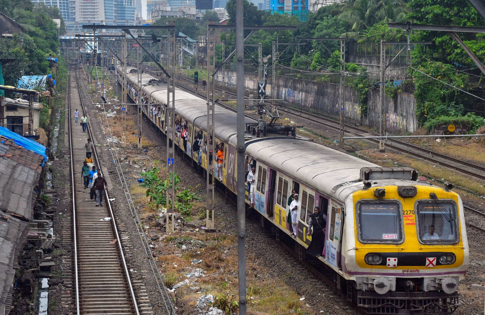   Western Railway block to impact suburban and express trains across Mumbai