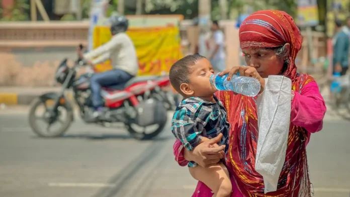 Delhi prepares for intense heatwave as temperatures rises