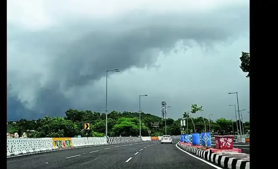 Mumbai starts the day cooler with clouds and no rain alert issued