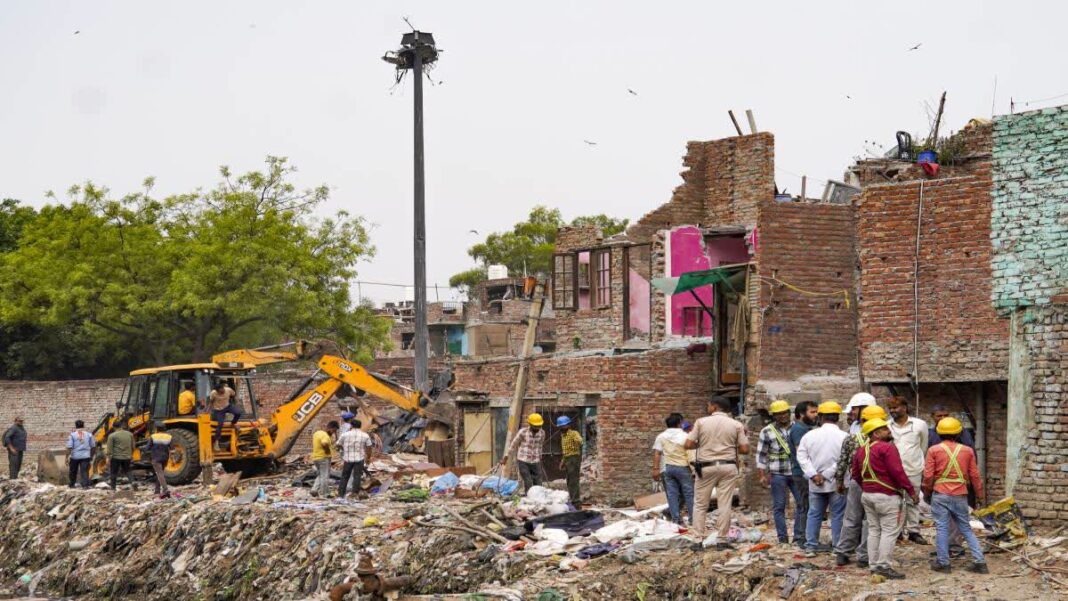 DDA Clears Encroachments Near Delhi Drain