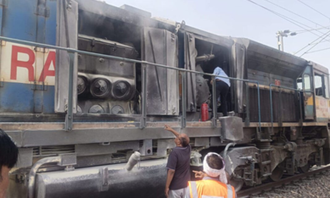 Jaipur train stops due to engine fault