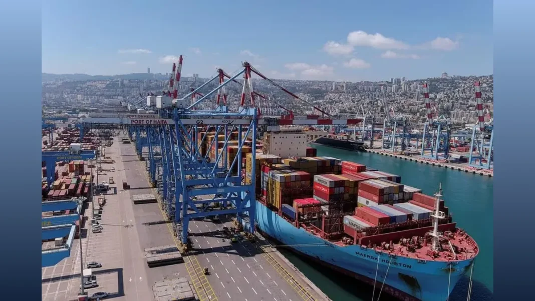 Hooghly night transit begins at Kolkata Port