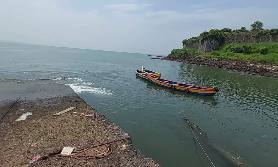 BMC Raze Illegal 1500 sq ft Coastal Property in Madh