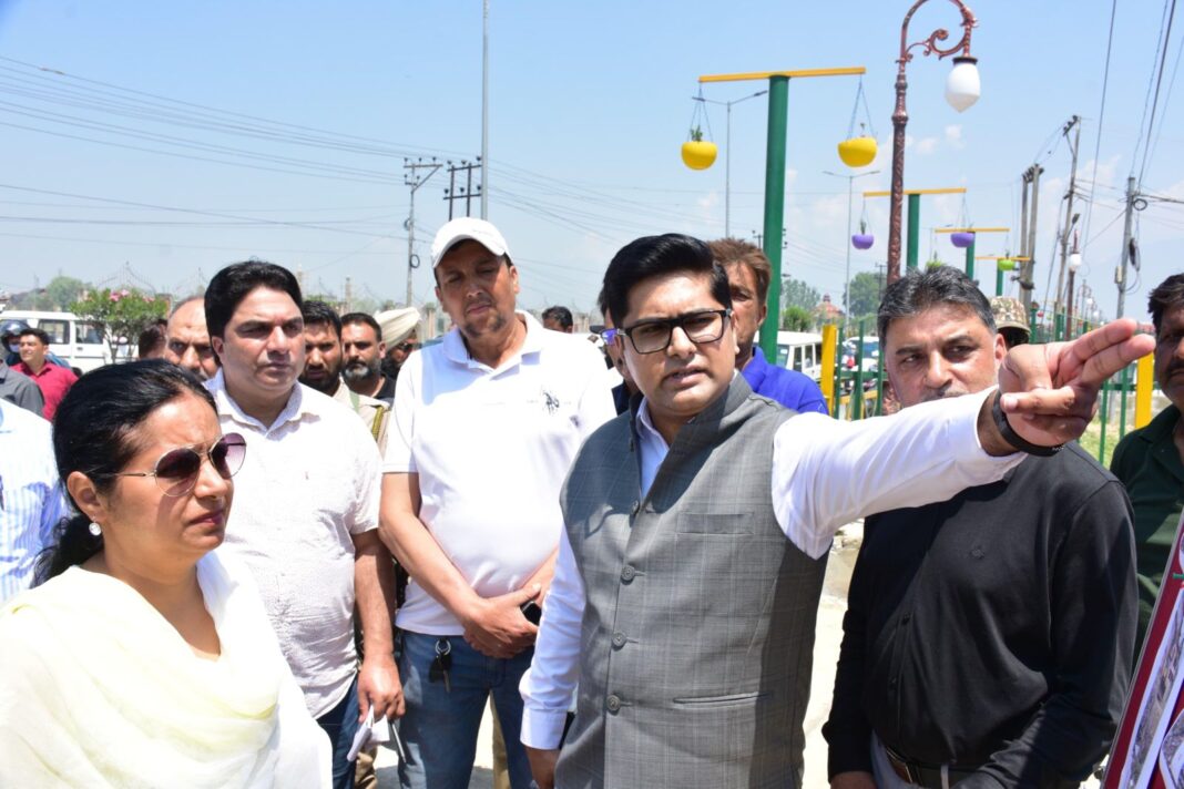 Mandeep Kaur Reviews Urban Development Projects Across Srinagar