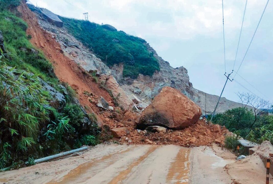 Donar Skur Landslide Disrupts Traffic on NH-06 During Meghalayas Monsoon Season