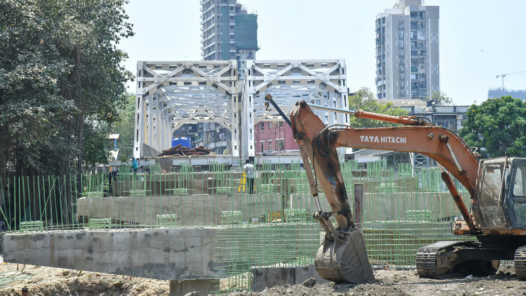 Mumbai Carnac Bridge Nears Completion