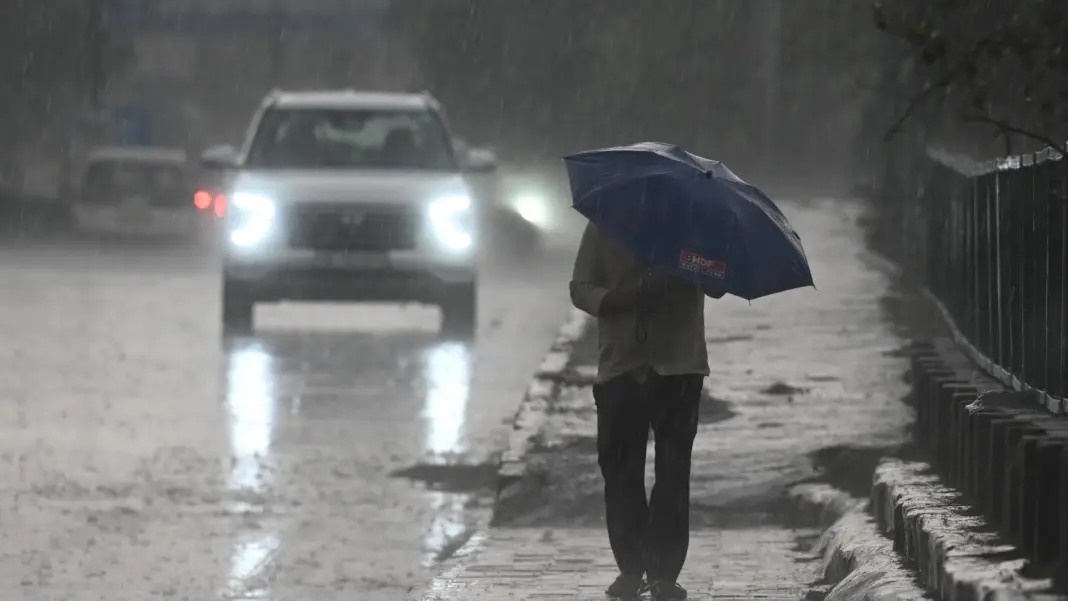 Gujarat to Witness Unseasonal Rainfall and Thunderstorms Across Multiple Districts This Week