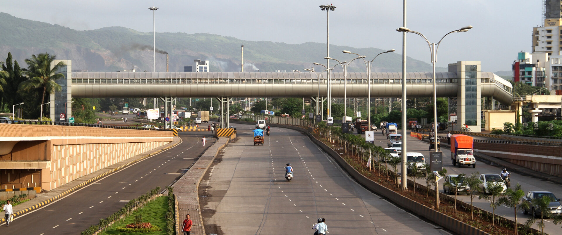 Illegal Parking on Kharghar Skywalk Raises Safety Concerns